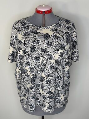 Women's Short Sleeve Floral Tee in Black and Cream